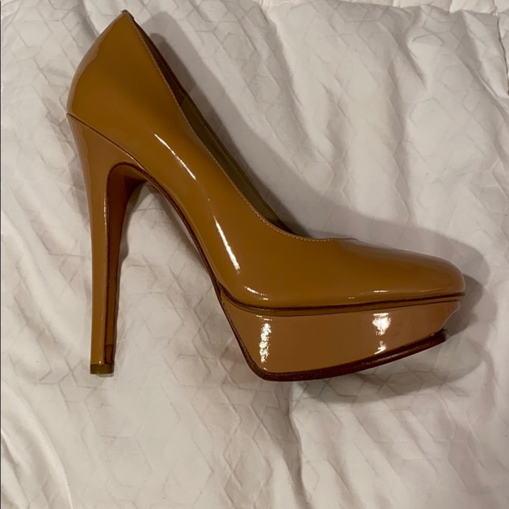 Vera Wang Nude Heels